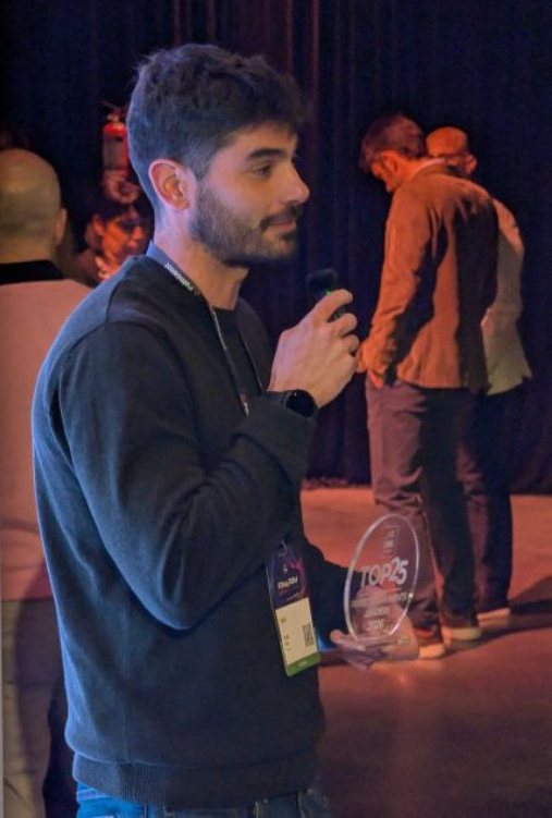 Pablo Guzzi hablando con micrófono en el CMS Fin & Pay Latam Forum 2026